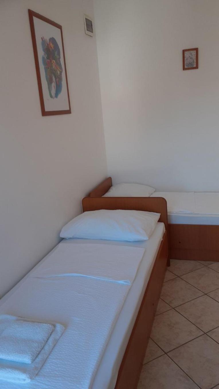 Apartments Dobri - 500M From Beach Hoek van Holland Ngoại thất bức ảnh