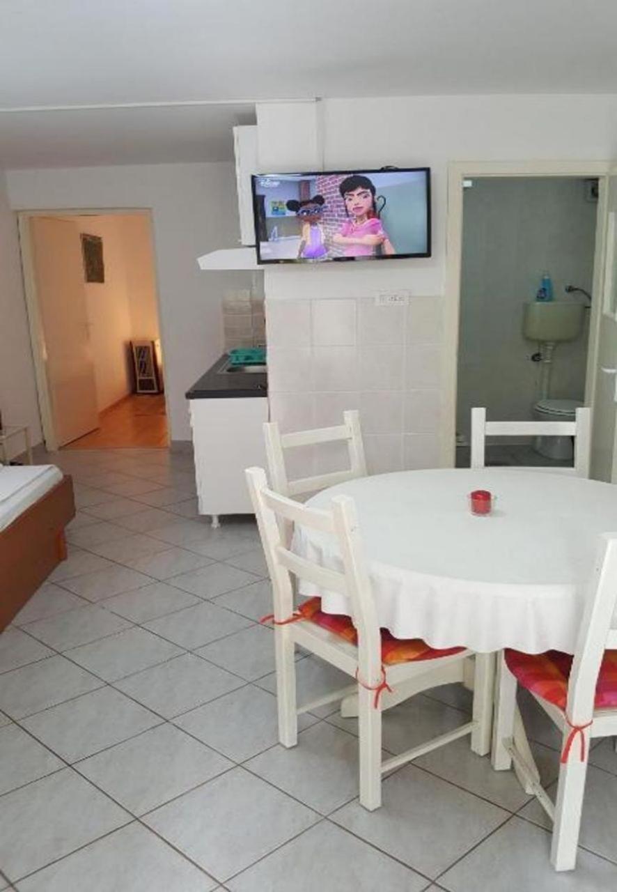 Apartments Dobri - 500M From Beach Hoek van Holland Ngoại thất bức ảnh